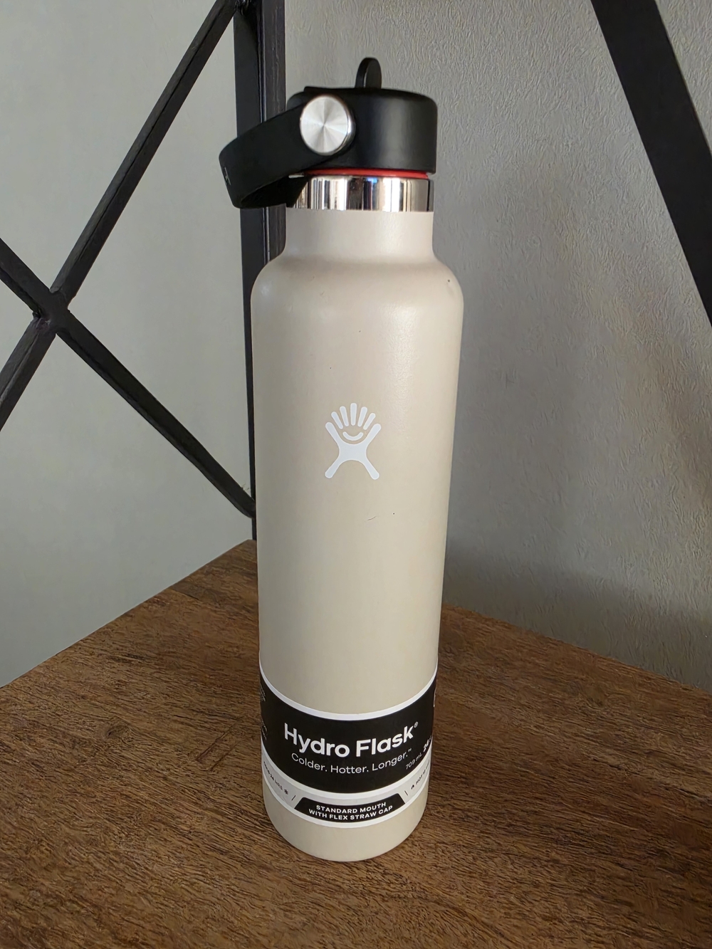 Hydro Flask Oat Insulated Water Bottle   24oz NEW